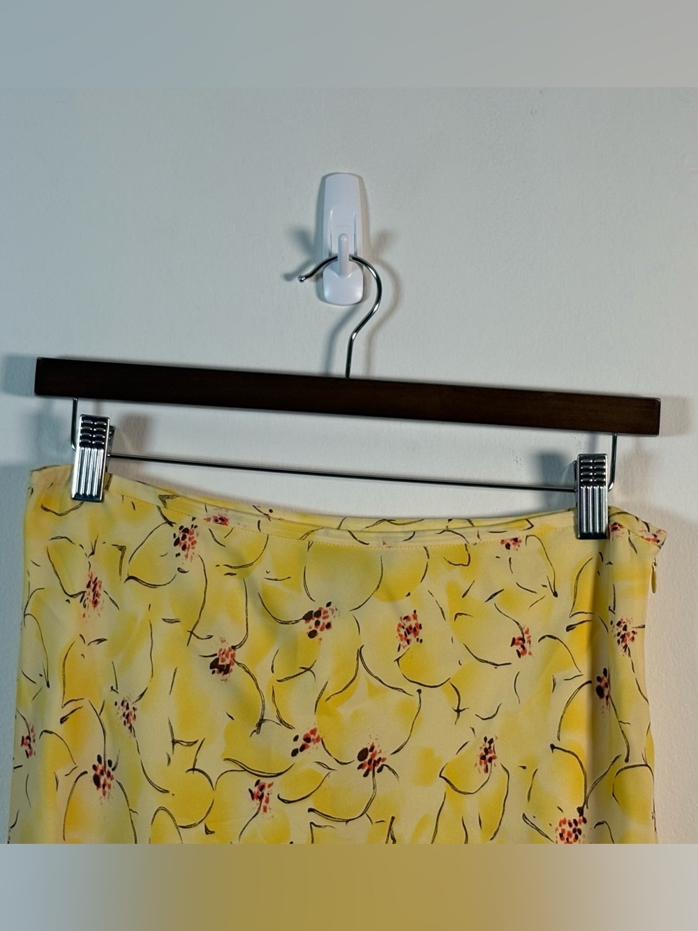 Ann Taylor 100% Silk Yellow Floral Midi Skirt Fluted Hem Size 6 - Picture 4 of 11